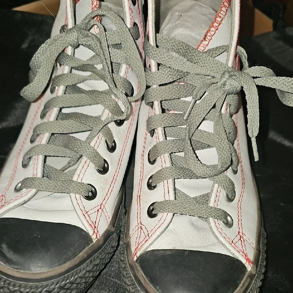Converse Chuck Taylor All Star White,Black Red Leather High-Tops Size M6.5/W8.5